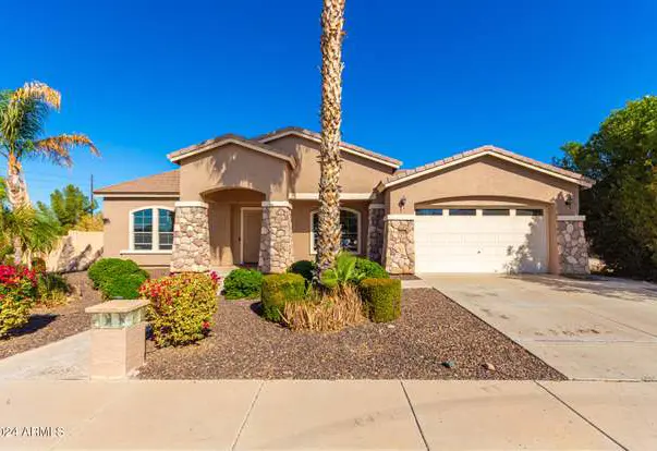404 E Coconino Pl